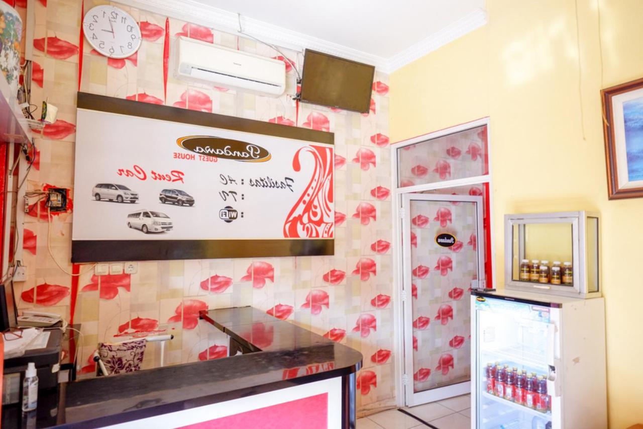 Pandawa Guest House At Ngaliyan Square Mitra Reddoorz Semarang Kültér fotó