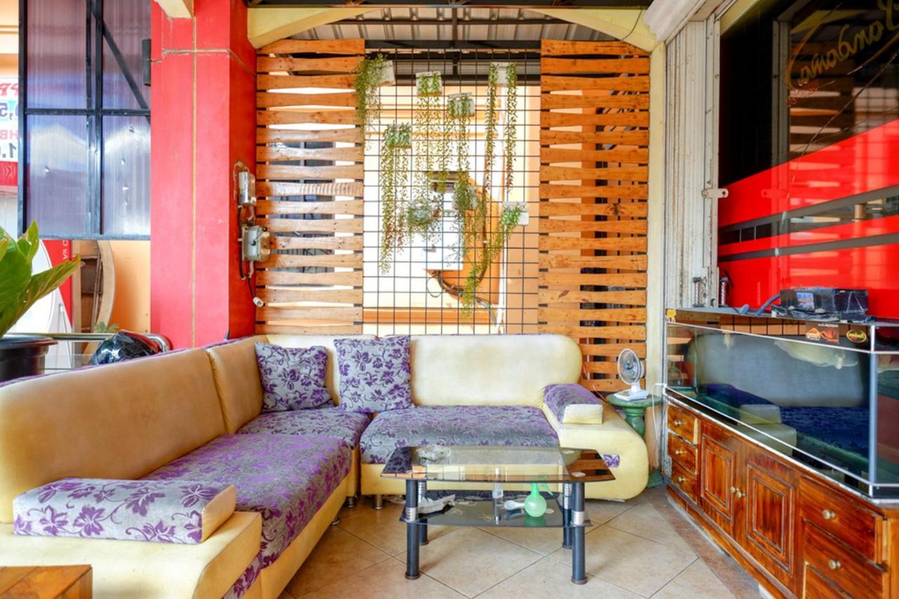 Pandawa Guest House At Ngaliyan Square Mitra Reddoorz Semarang Kültér fotó