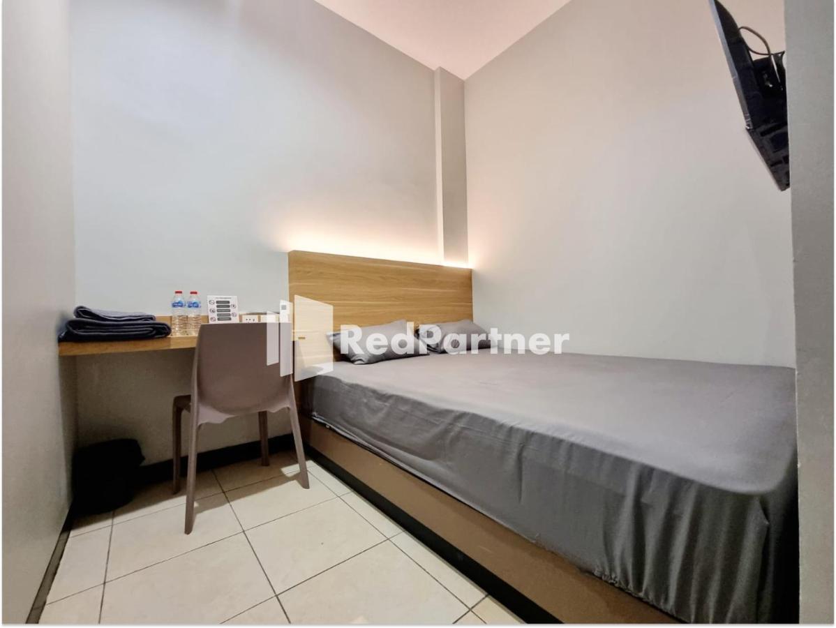 Pandawa Guest House At Ngaliyan Square Mitra Reddoorz Semarang Kültér fotó